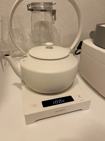 발뮤다 문케틀 화이트